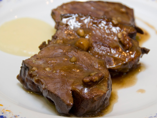 Platos de cocina leonesa en Los Poinos