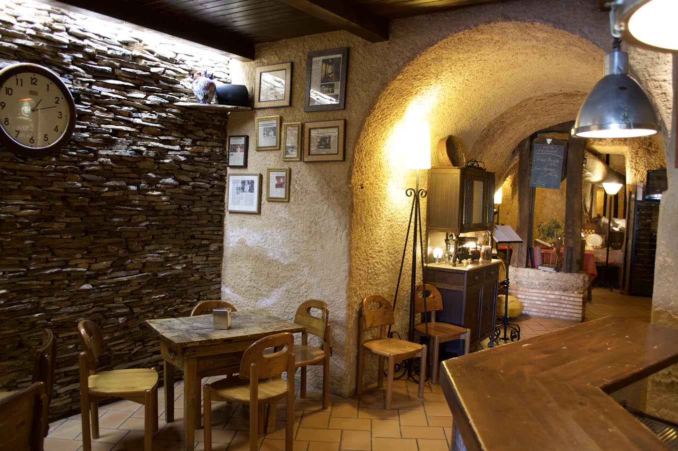 Interior de Cueva Restaurante Los Poinos en Valdevimbre