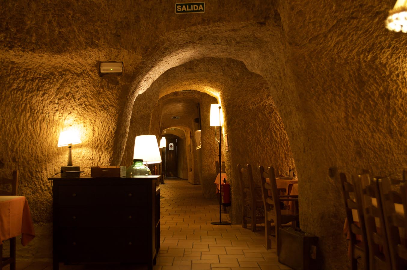 Interior de Cueva Restaurante Los Poinos en Valdevimbre