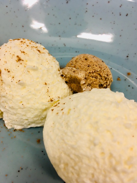 Mousse de arroz con leche y helado